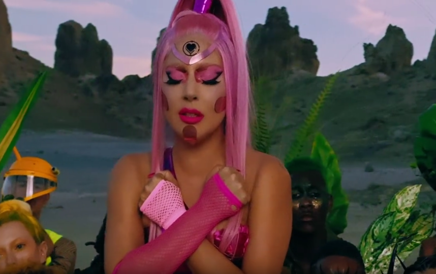 Кадр из клипа Леди Гаги на песню Stupid love. Фото скриншот: youtube.com/watch?v=5L6xyaeiV58&feature=emb_title