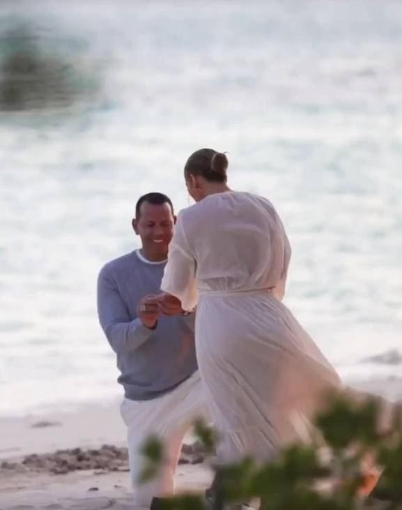 Помолвка Дженнифер и Алекса. Фото www.instagram.com/jlo/, "Metro"