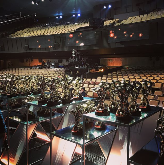 Статуэтки бронзового Орфея ждут своих обладателей на нашей сцене. Фото Instagram @teamuz