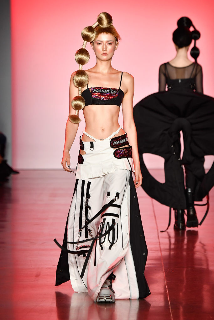 Пэрис Хилтон приняла участие в показе бренда Namilia на Неделе моды в Нью-Йорке. Фото Getty