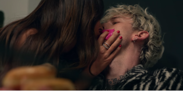 Меган Фокс в клипе Machine Gun Kelly.