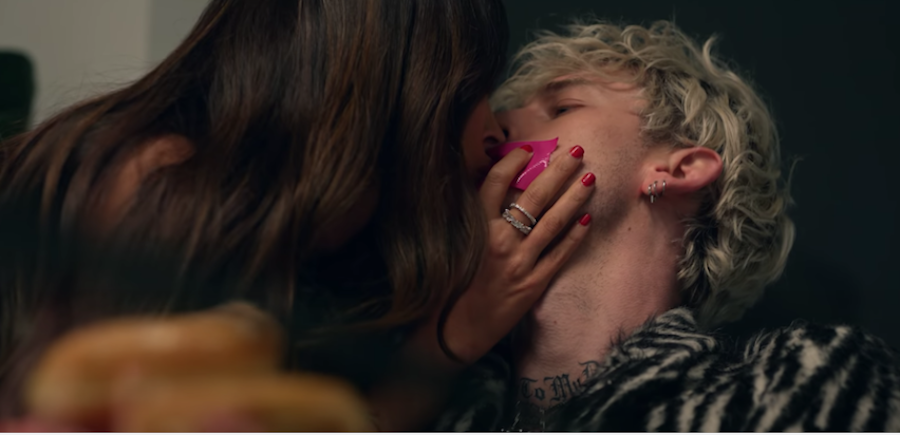Меган Фокс в клипе Machine Gun Kelly.