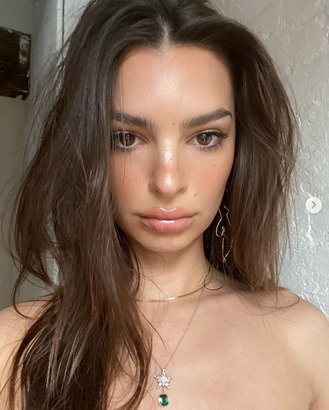 Популярная супермодель Эмили Ратаковски. Фото скриншот: instagram.com/emrata/