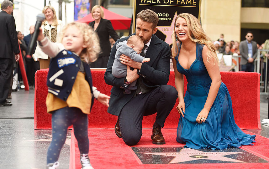 Райан Рейнольдс и Блейк Лайвли с дочерьми. Фото Getty