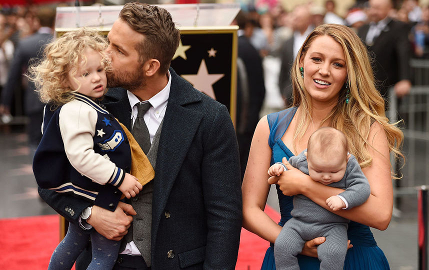 Райан Рейнольдс и Блейк Лайвли с дочерьми. Фото Getty