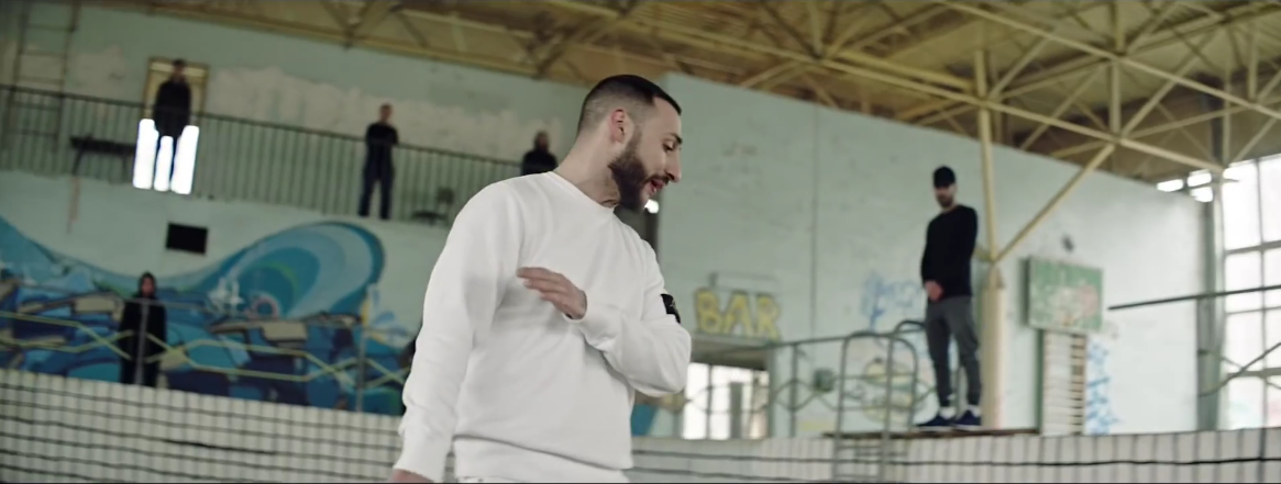 L'One (Леван Горозия). Кадр из клипа "Время первых". Фото скриншот: youtube.com/watch?v=ZElmnEy3yOo&list=PL5DFD2133BE362E74&index=42&t=0s