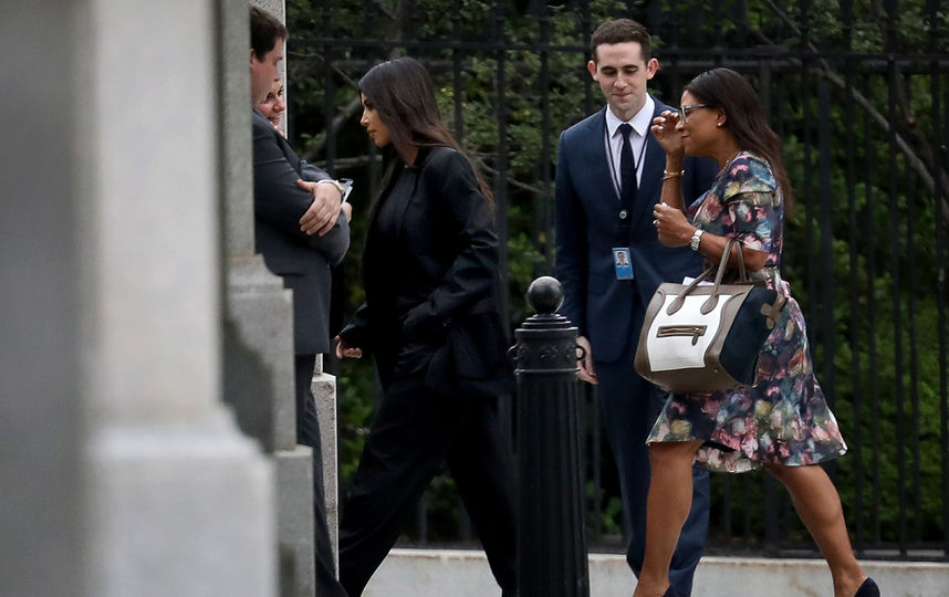 Ким Кардашьян входит в Белый дом, чтобы побеседовать с Дональдом Трампом. Фото Getty