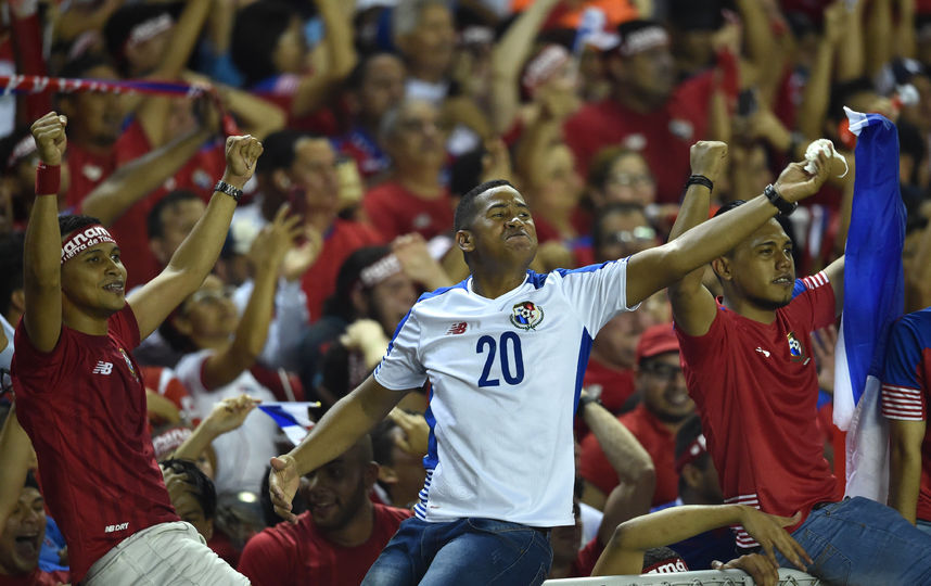 Болельщики сборной Панамы празднуют успех. Фото AFP