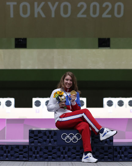 Виталина Бацарашкина после победы на 25 м. Фото Getty