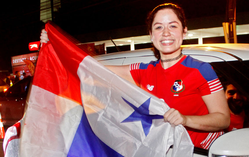 Болельщики сборной Панамы празднуют успех. Фото AFP