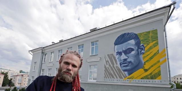 Кудинов на фоне портнета Неймара.