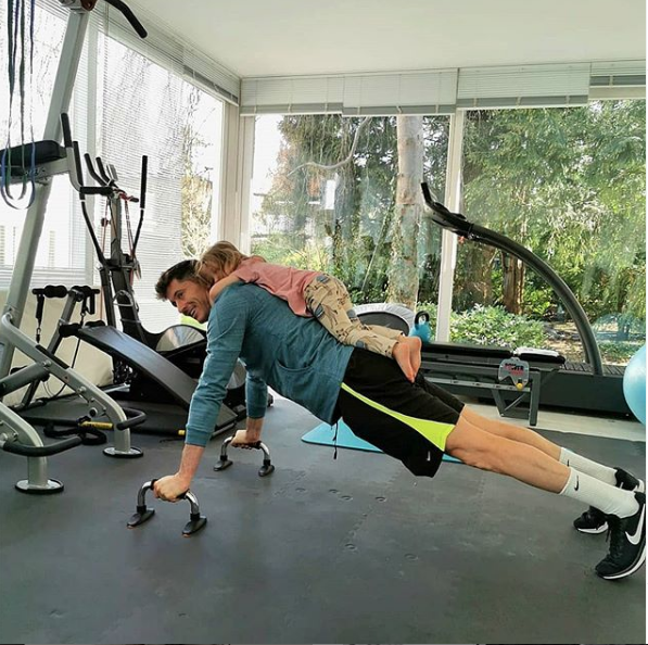 Левандовски с дочкой. Фото Instagram @_rl9