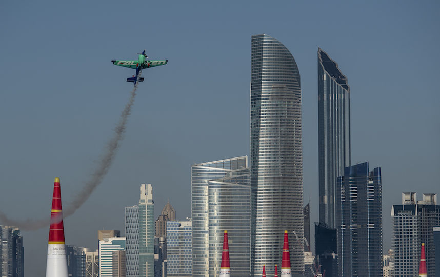 В Абу-Даби стартовал новый сезон чемпионата мира по авиагонкам