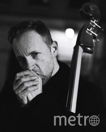 Билли Новик исполняет песни Егора Летова. Фото Instagram Билли Новика, "Metro"