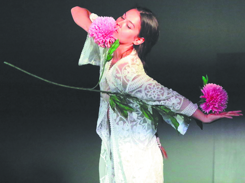 Отрывок из спектакля "Офелия в бинтах". Фото предоставлено организаторами