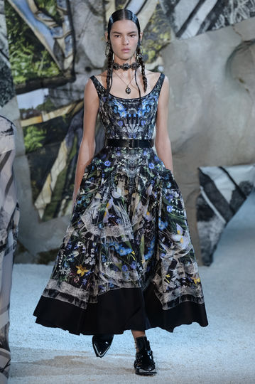 Показ Alexander McQueen на Неделе моды в Париже. Фото Getty