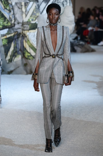 Показ Alexander McQueen на Неделе моды в Париже. Фото Getty