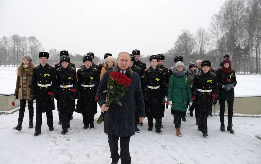 Путин почтил память погибших в битве за Ленинград: фото