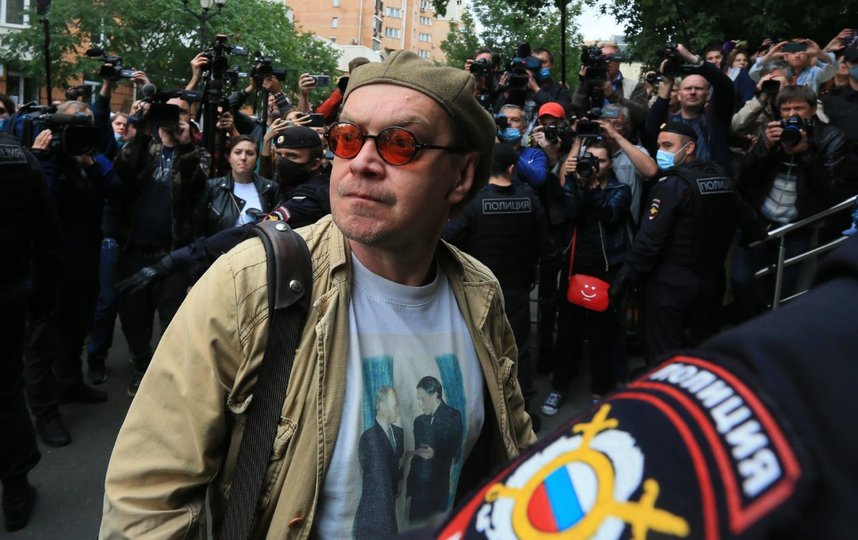 События возле здания суда. Фото Василий Кузьмичёнок