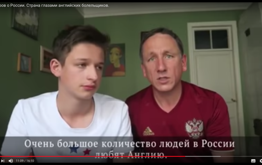 Тео и его отец в восторге от поездки в Россию. Фото Скриншот Youtube