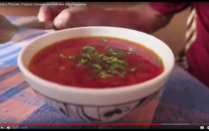 Тео и его отец в восторге от поездки в Россию. Фото Скриншот Youtube