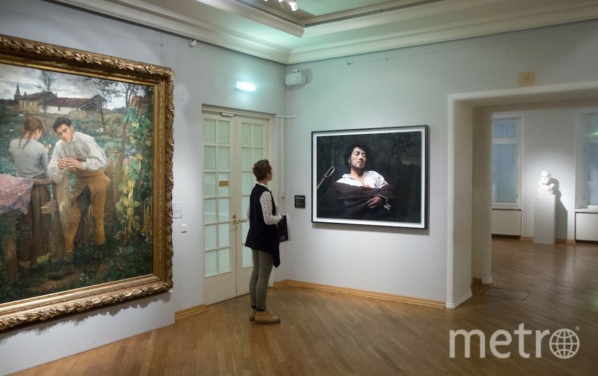 Часть работ японского художника "встроена" в основную экспозицию. Фото Василий Кузьмичёнок, "Metro"