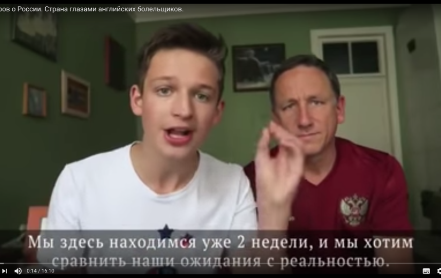 Тео и его отец в восторге от поездки в Россию. Фото Скриншот Youtube