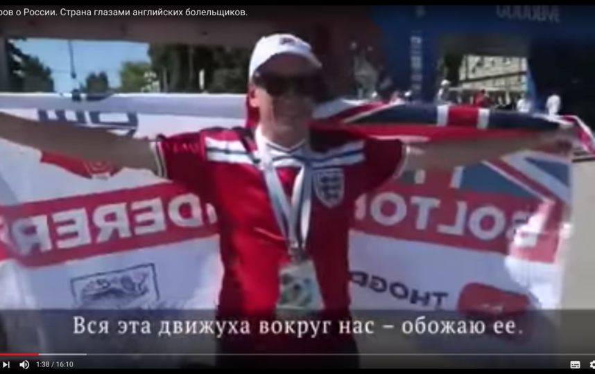 Тео и его отец в восторге от поездки в Россию. Фото Скриншот Youtube