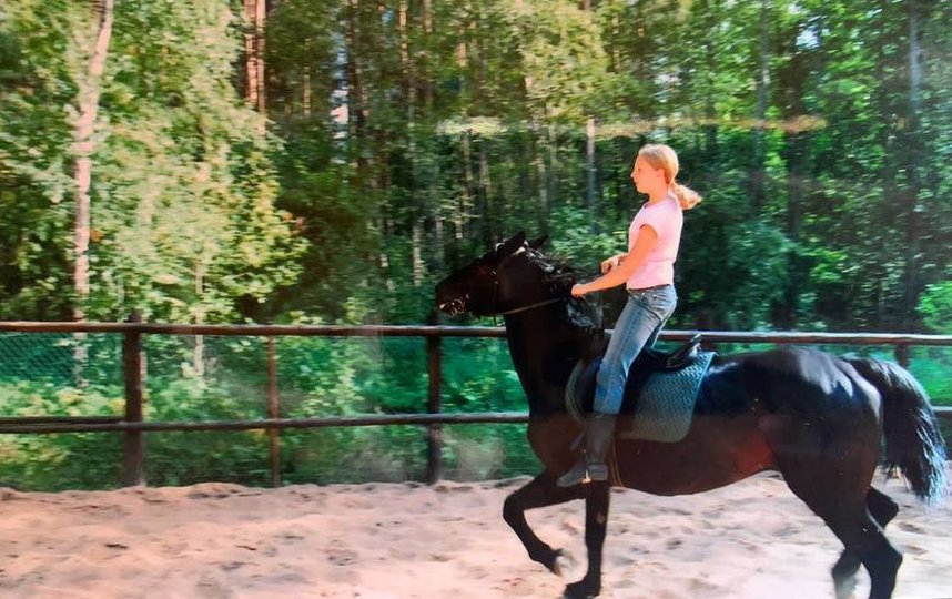 На даче в Псковской области, здесь Светлане примерно 12 лет. Фото из личного архива Светланы