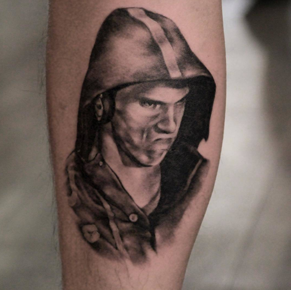 Легендарный пловец стал героем мемов во время Олимпиады в Рио. Болельщик Рики Фанг перенёс сердитого 23-кратного олимпийского чемпиона себе на ногу.