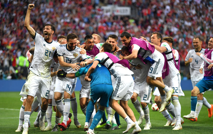 Российская сборная после выигрыша в матче с Испанией 1 июля 2018 года. Фото Getty
