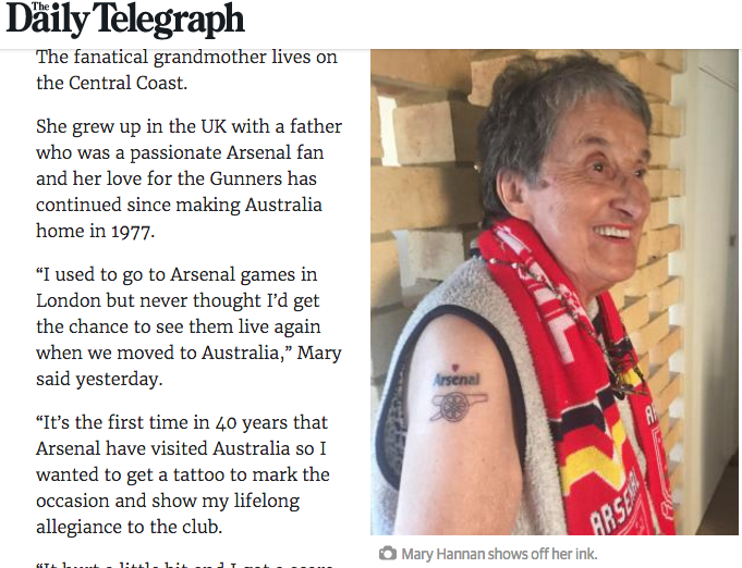Перед турне английского "Арсенала" в Австралии 81-летняя местная болельщица Мэри Ханнан посвятила любимому клубу первую в жизни татуировку.