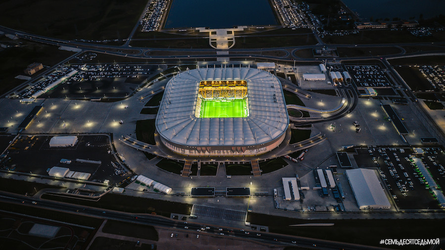 Александр любит футбол и в детстве даже играл за юношескую команду «Ростсельмаш». Он часто снимает родной стадион «Ростова». Фото Телеграм-канал #СемьдесятСедьмой