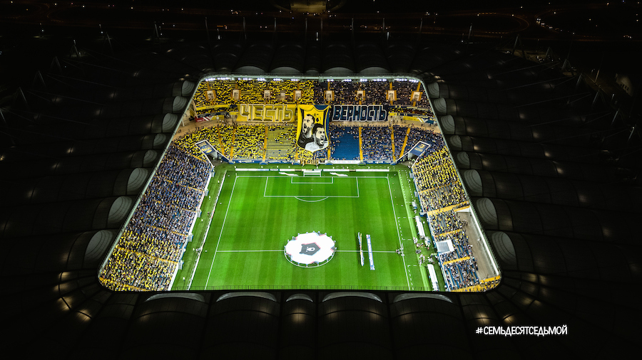 Александр любит футбол и в детстве даже играл за юношескую команду «Ростсельмаш». Он часто снимает родной стадион «Ростова». Фото Телеграм-канал #СемьдесятСедьмой