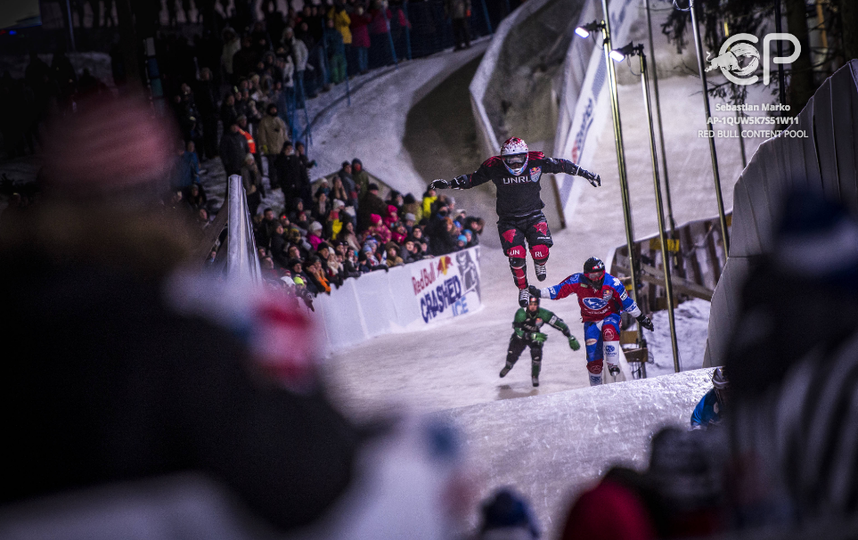 Участники RedBull Crashed Ice в Финляндии. Фото Фото предоставлено Red Bull