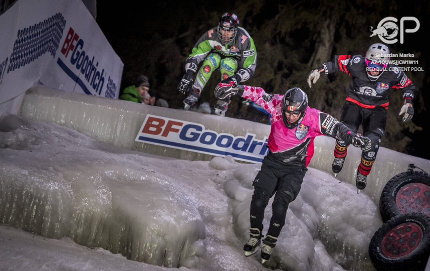 Участники RedBull Crashed Ice в Финляндии. Фото Фото предоставлено Red Bull