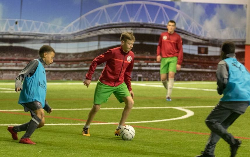 Дети-сироты в академии "Аренала". Фото Дарья Конурбаева