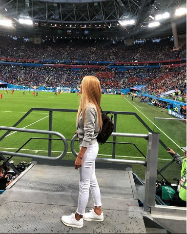 Болельщица матча Франция – Бельгия. Фото Instagram/yanamtvgorn