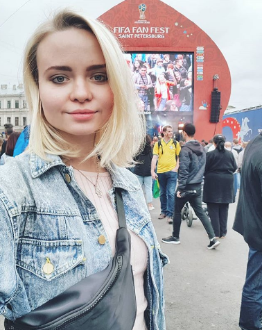 Болельщица матча Франция – Бельгия. Фото Instagram/kovalis_ks