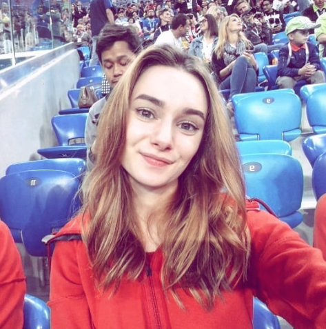 Болельщица матча Франция – Бельгия. Фото Instagram/alya_agalakova