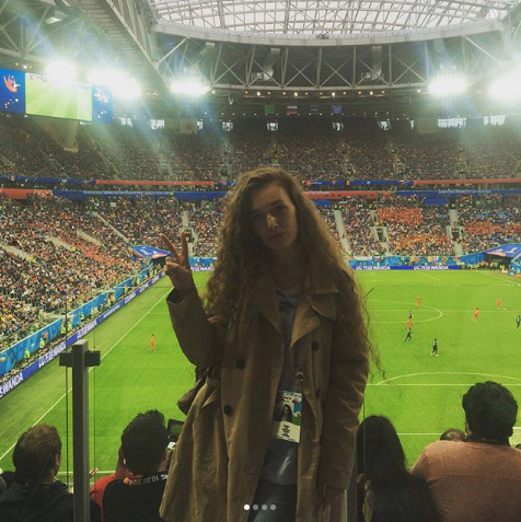 Болельщица матча Франция – Бельгия. Фото Instagram/gali_mikhailova