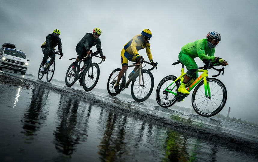 Участникам гонки приходилось выдерживать экстремальные погодные условия: жару, ливень и сильный ветер. Фото redbullcontentpool.com | Павел Сухоруков