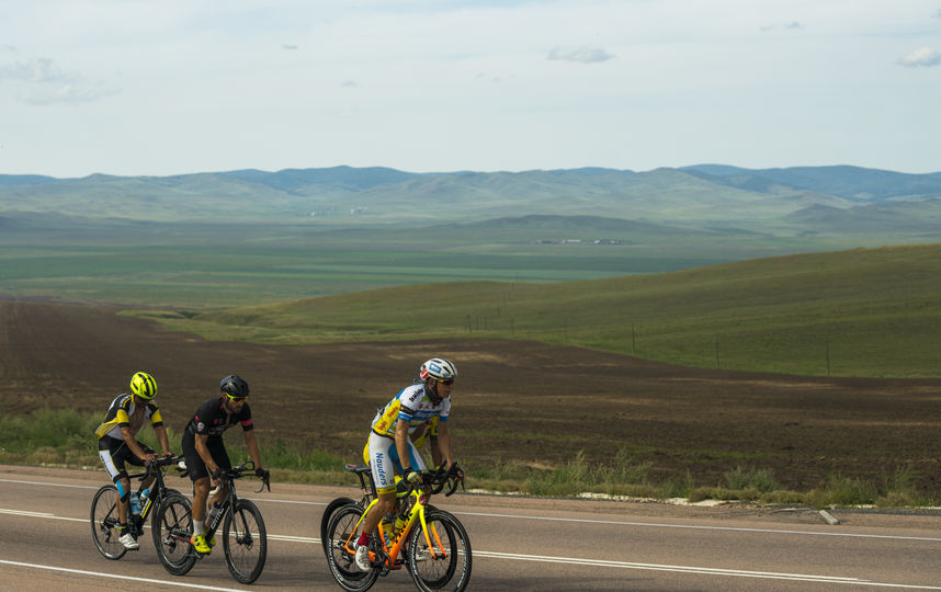 Участникам гонки приходилось выдерживать экстремальные погодные условия: жару, ливень и сильный ветер. Фото redbullcontentpool.com | Павел Сухоруков