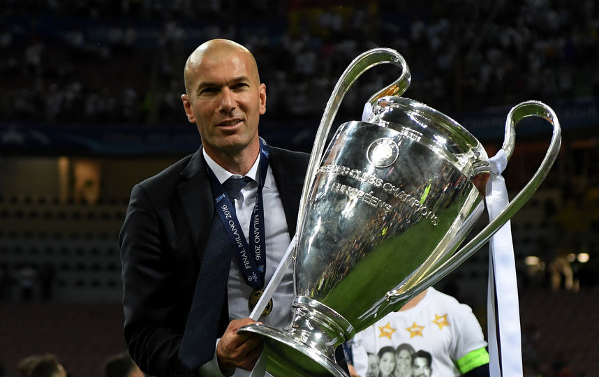 Зинедин Зидан с чемпионским кубком. Фото Getty
