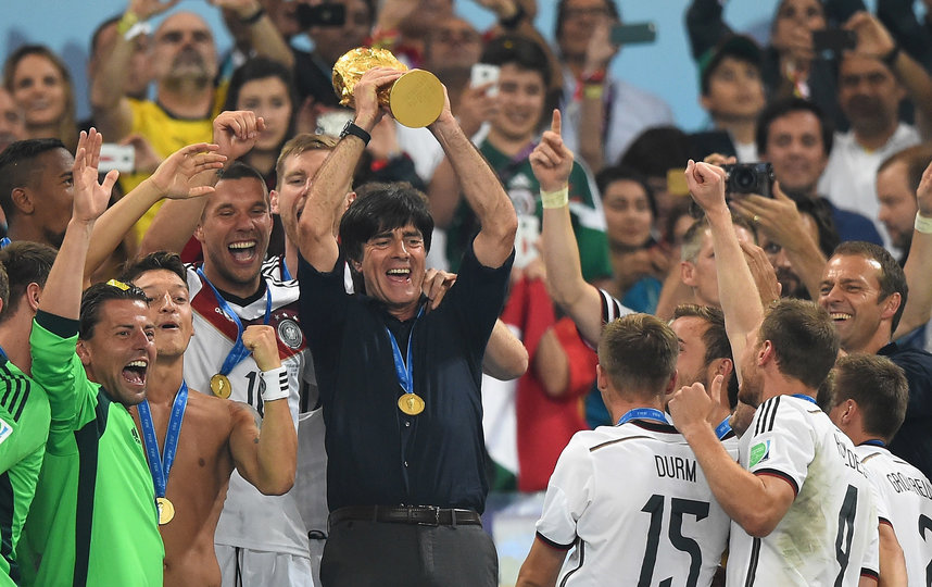 В полуфинале Чемпионата мира-2014 команда унижает хозяев турнира – 7:1, а в решающем поединке одолевает их соседей аргентинцев во главе с Месси. Фото Getty