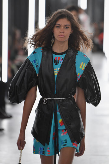 Показ Louis Vuitton на Неделе моды в Париже. Фото Getty