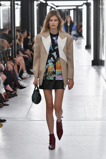 Показ Louis Vuitton на Неделе моды в Париже. Фото Getty
