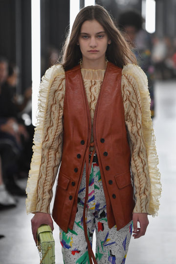 Показ Louis Vuitton на Неделе моды в Париже. Фото Getty