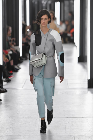 Показ Louis Vuitton на Неделе моды в Париже. Фото Getty