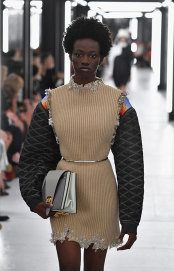Показ Louis Vuitton на Неделе моды в Париже. Фото Getty